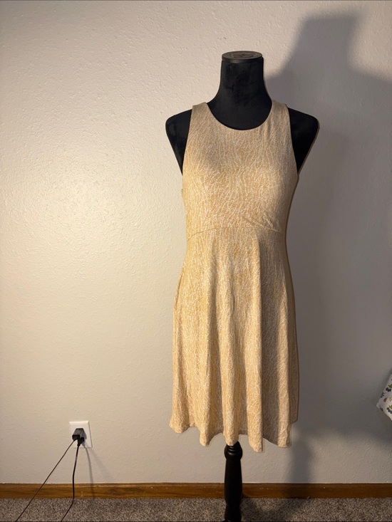 Athleta Dresses & Skirts - Athleta Tan and White Abstract Print Top